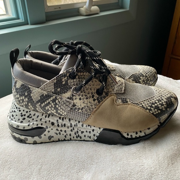 STEVE MADDEN SNEAKERS - Picture 1 of 5